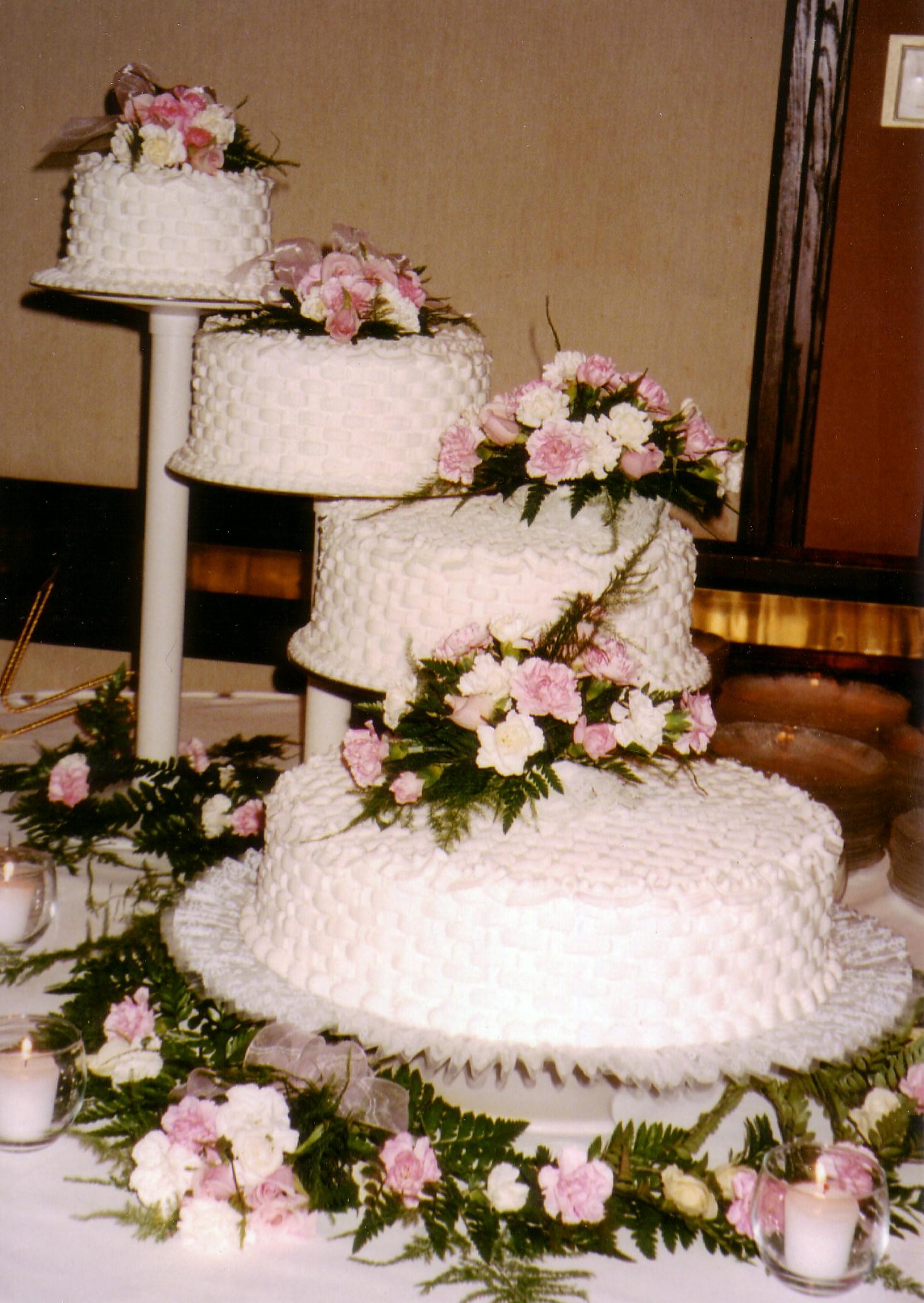 Spiral Wedding Cakes « Taylor's Bakery